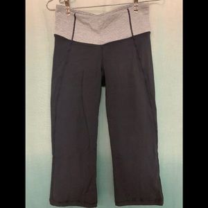 🍋 Lululemon Capri Leggings Size 4 Gray